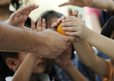 Bambini in Ucraina, appello dei pediatri per salvarli: consumiamo meno energia e indeboliamo Putin