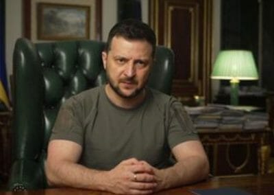 Zelensky: «I colloqui con la Russia sono a zero, ma ora i 2500 soldati arresi nella Azovstal tornino a casa vivi»